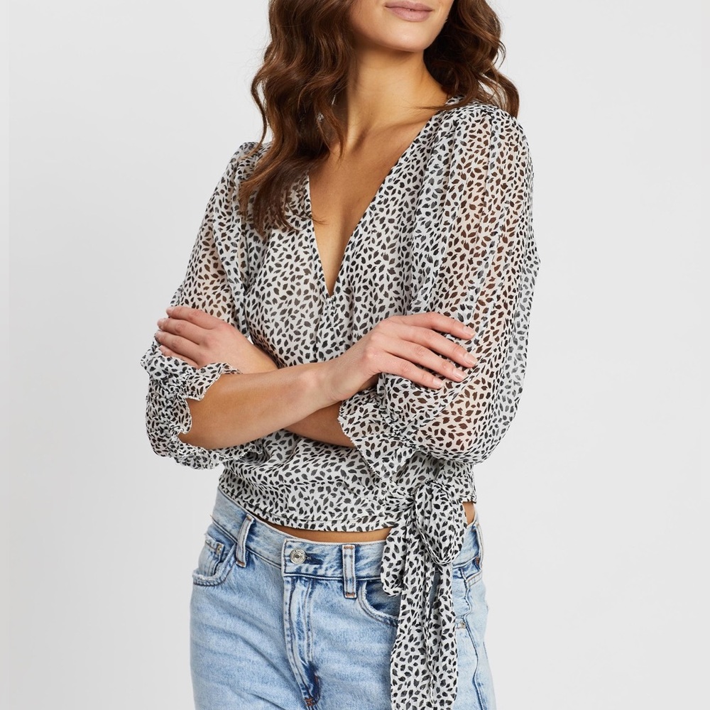 Abercrombie & Fitch Chiffon Wrap Blouse 🐆
